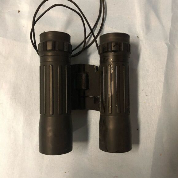 Bushnell 10x25 Compact Binoculars 302 FT at 1000 YDS Vintage - Picture 2 of 3